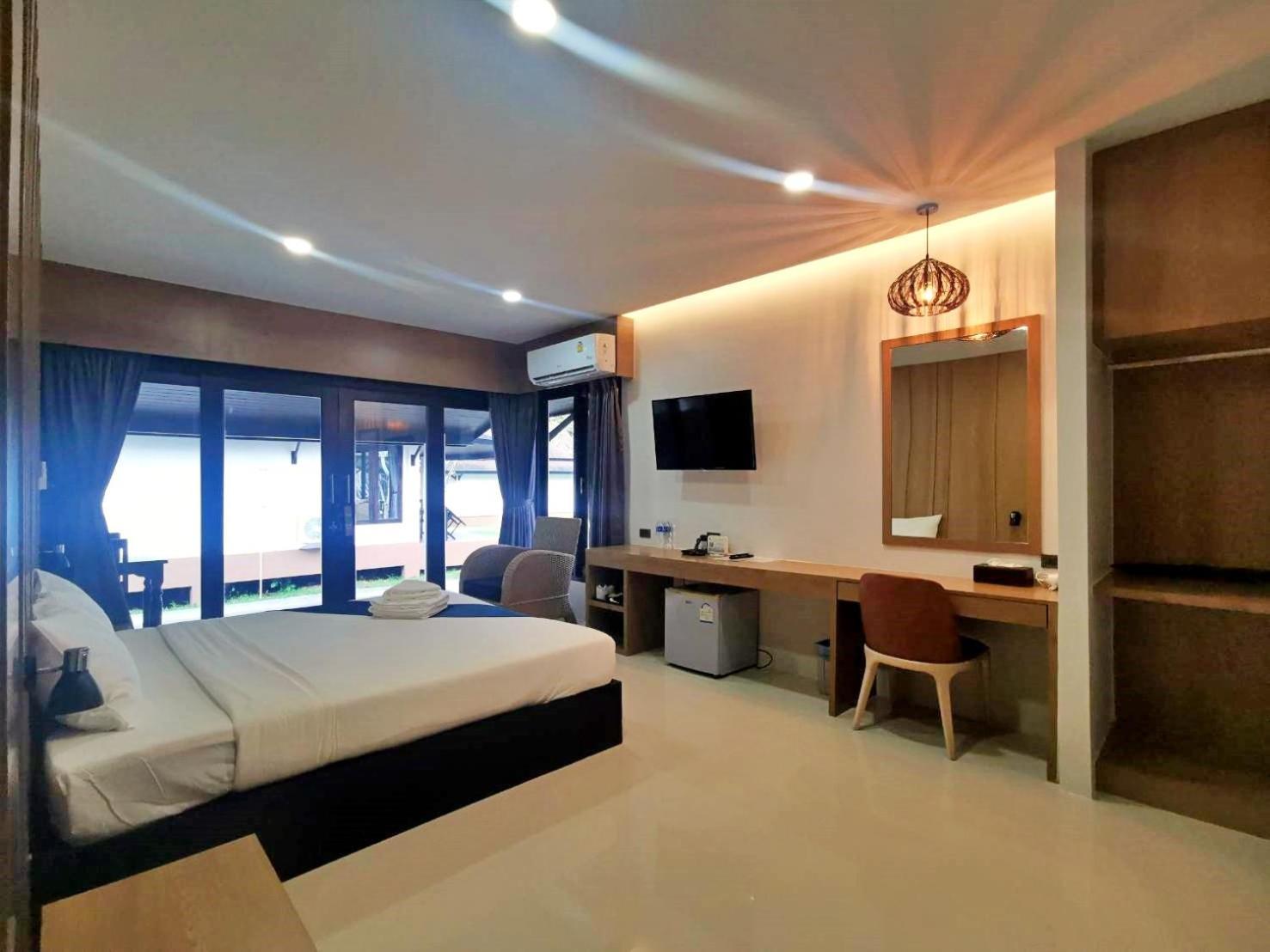 Nana Beach Hotel & Resort Pathiu Exteriör bild