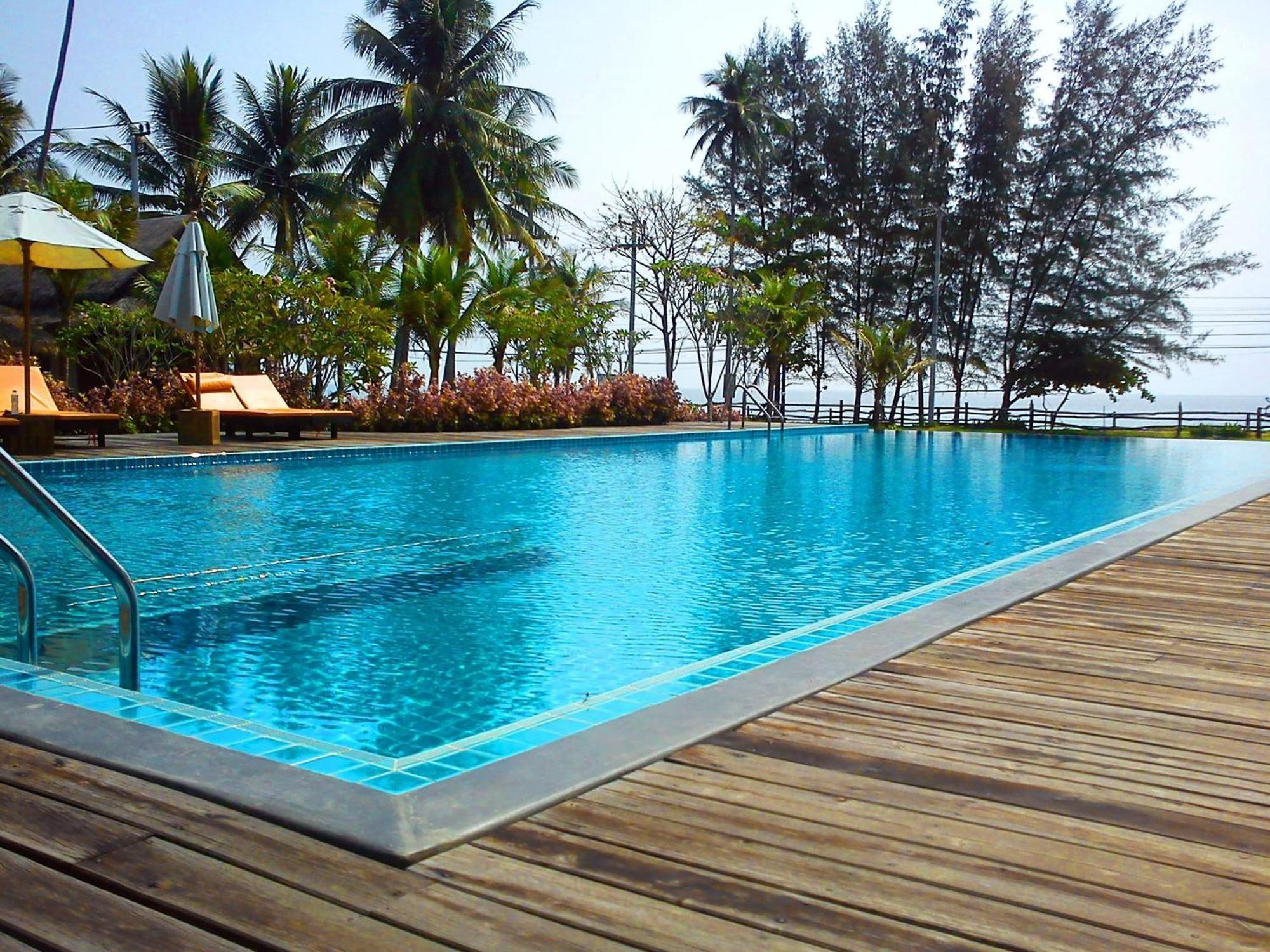 Nana Beach Hotel & Resort Pathiu Exteriör bild