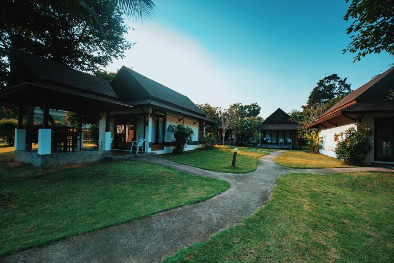 Nana Beach Hotel & Resort Pathiu Exteriör bild