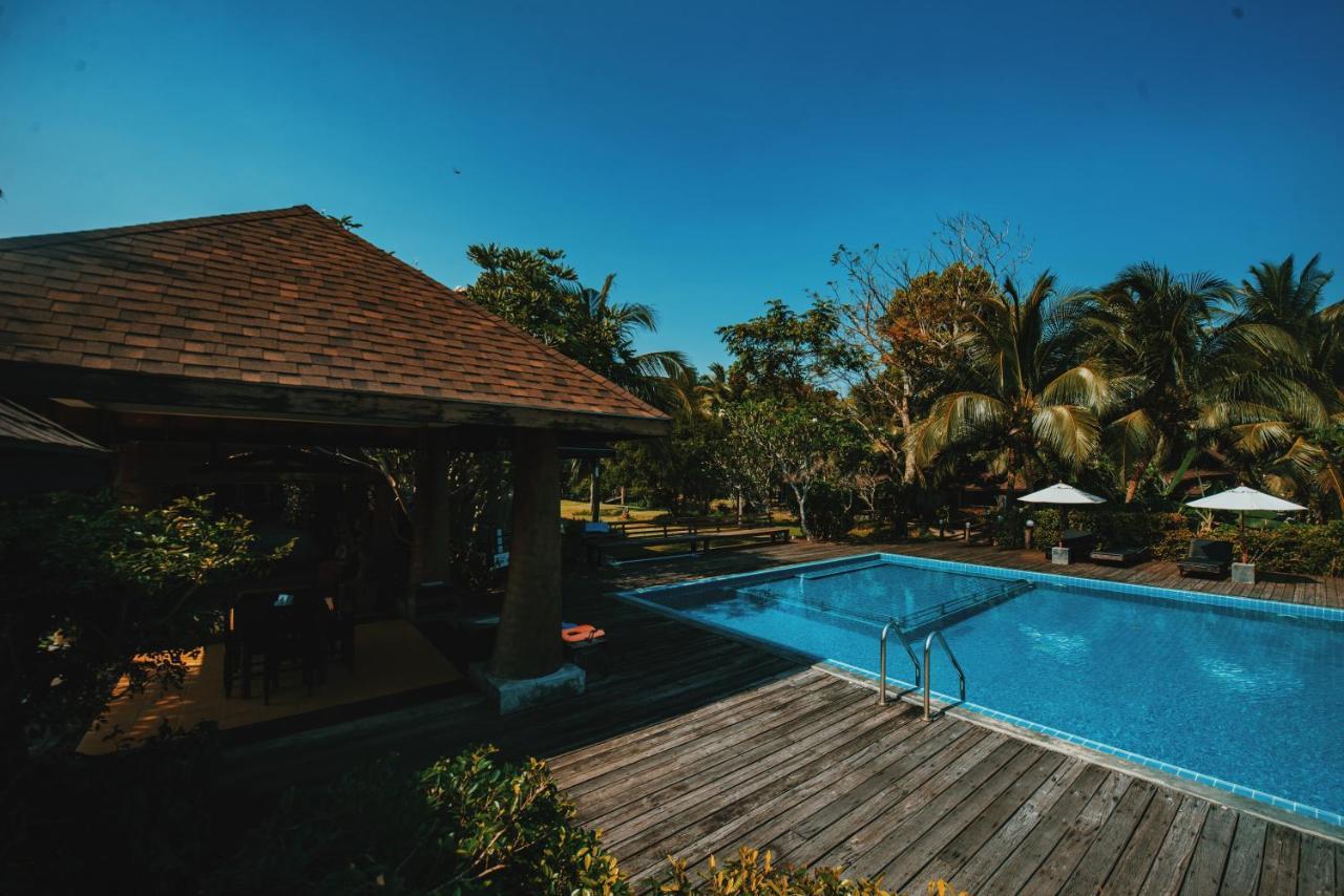 Nana Beach Hotel & Resort Pathiu Exteriör bild